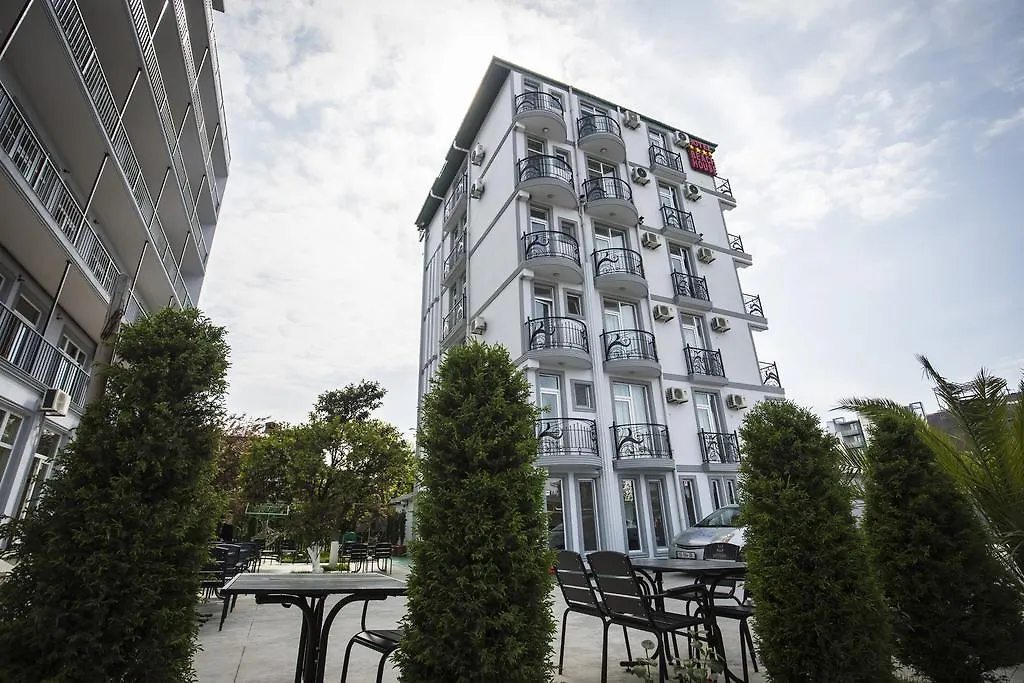 Beach House Hotel Batumi