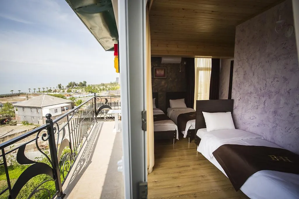 Beach House Hotel Batumi